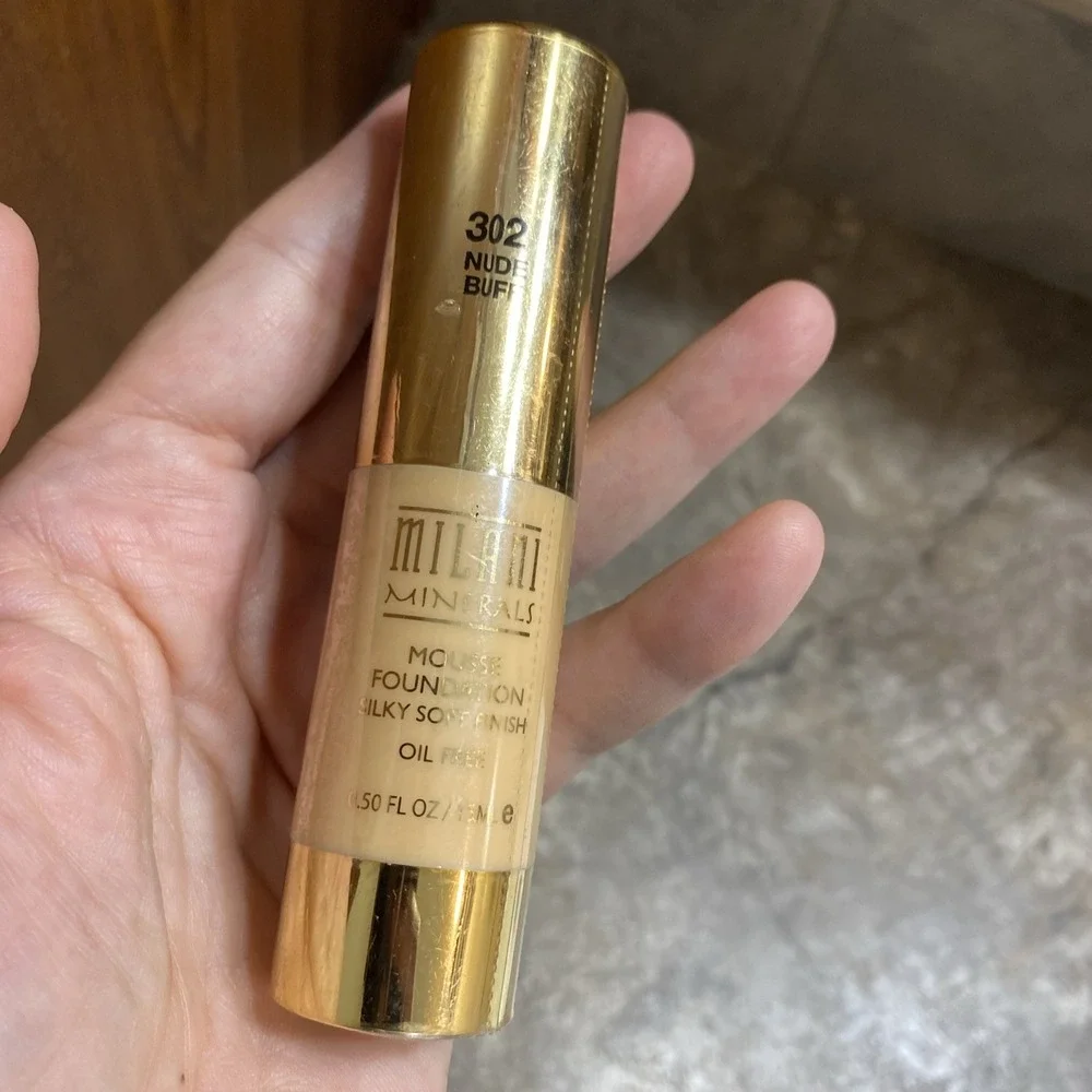 SEALED Milani Minerals Mousse Foundation 302 Nude Buff .50oz Oil Free FULL SIZE‎